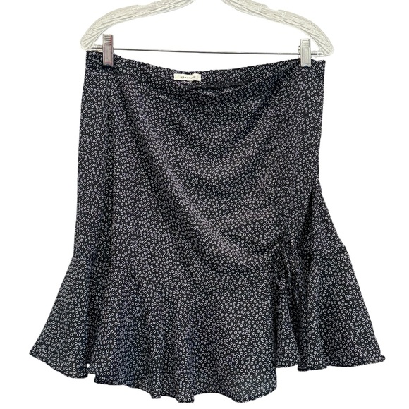 Max Studio Ditsy Abstract Mini Skirt Ruffle Ruched Boho Black White Size L - Picture 1 of 8
